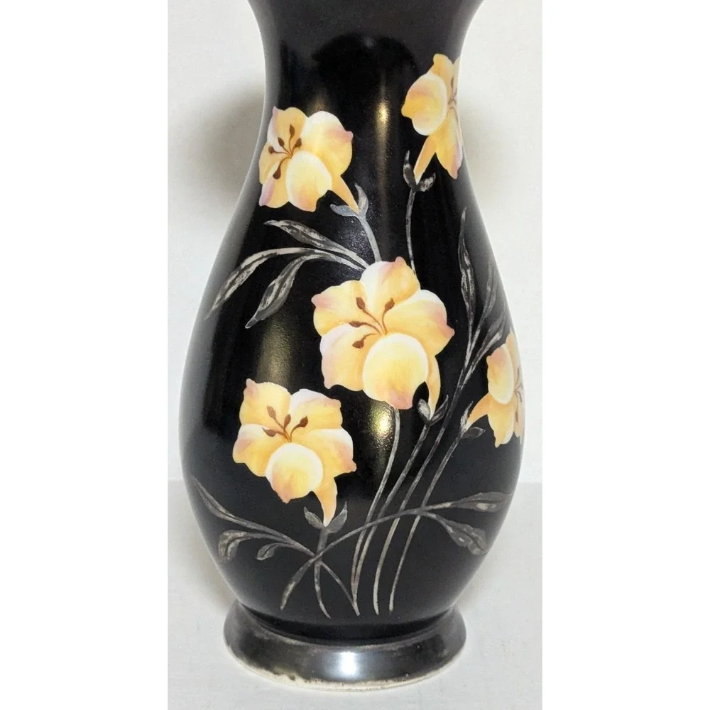 Johann Seltmann Vohenstrauß, Bavaria, Hand-Painted Porcelain Vase 1901 - 1932